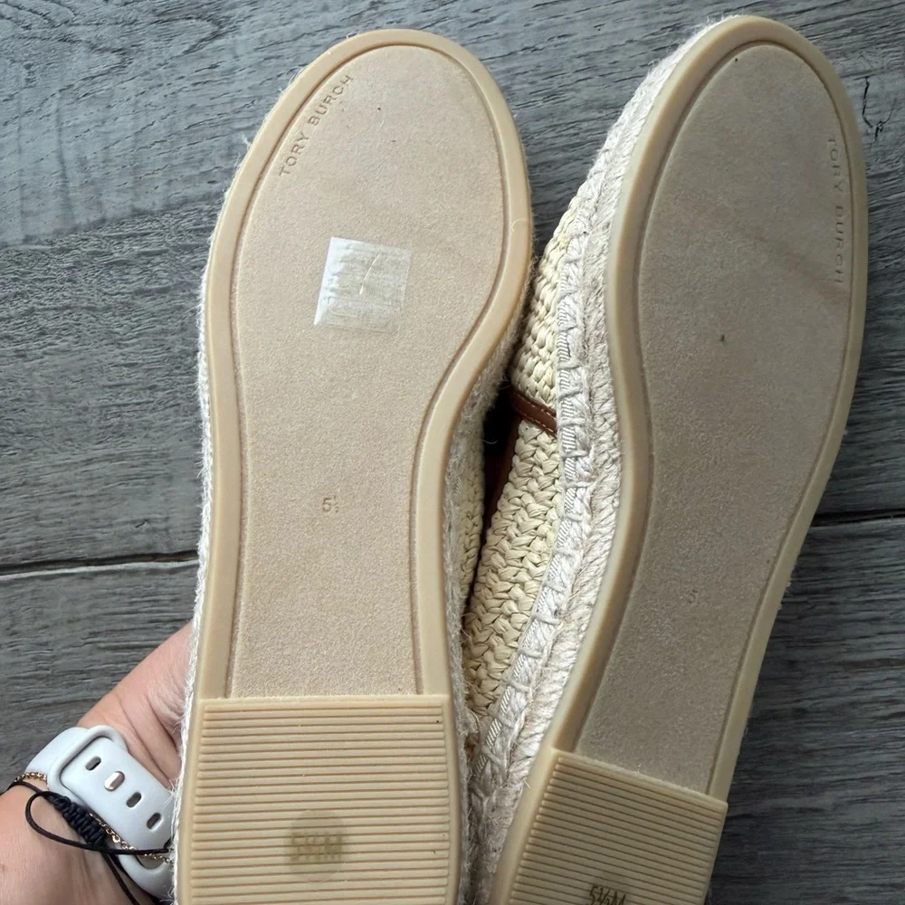 Tory Burch Natural Raffia Cut-Out Logo Espadrille Loafers in Brown Size: 5.5